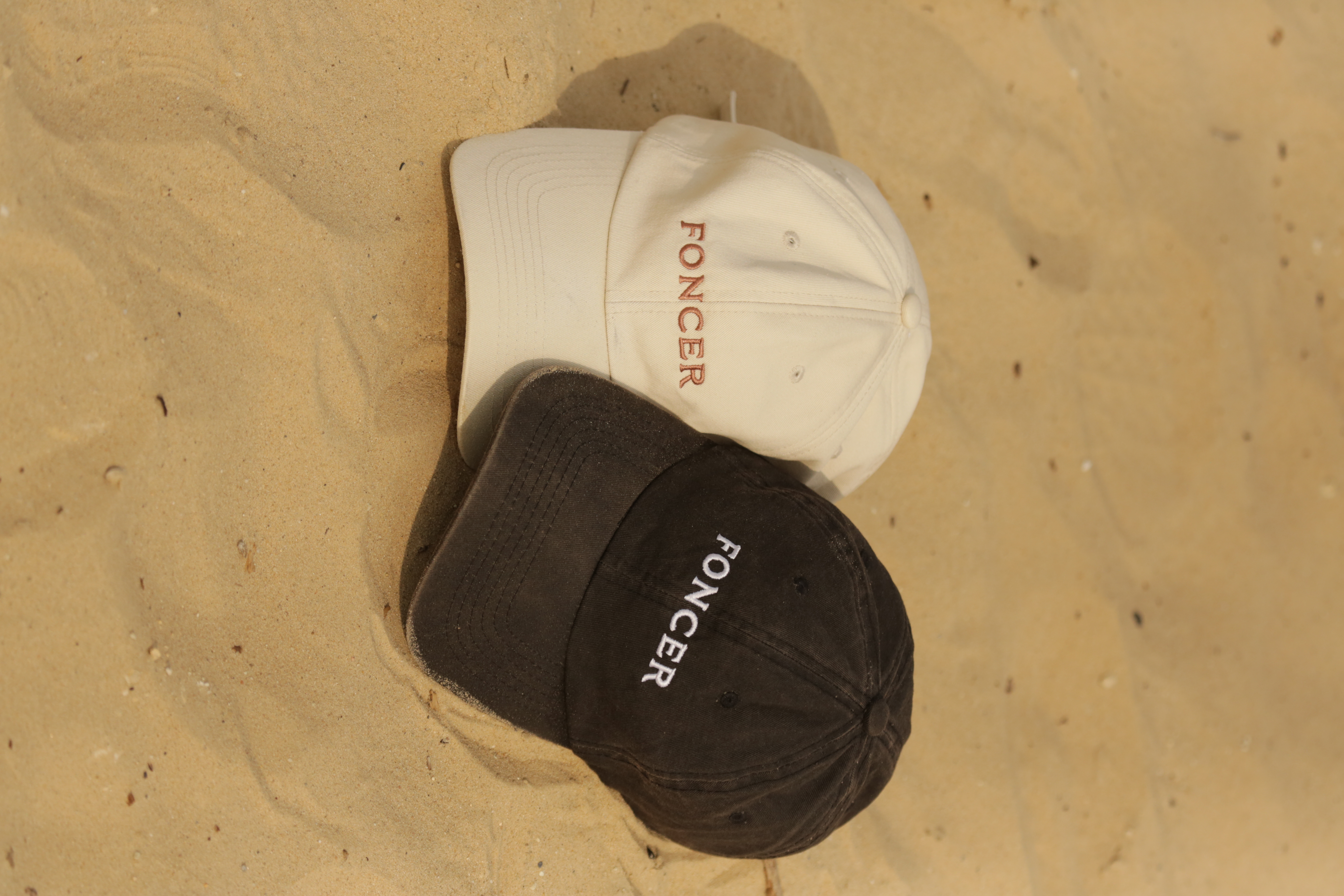 L'INITIAL cap